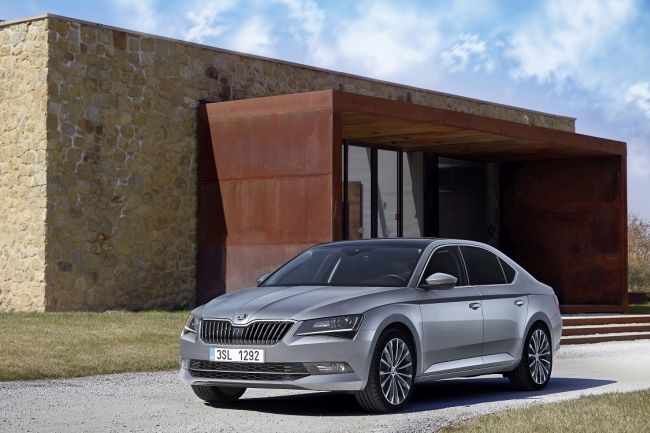 Skoda’nın ‘Amiral Gemisi‘ Superb 15 Yaşında