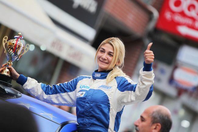 SİMİN BIÇAKCIOĞLU’NDAN KIRILMASI ZOR REKOR