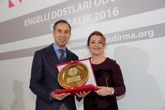 Engelsiz Yaşam Fuarı’nda  KARSAN’a İki Ödül Birden!