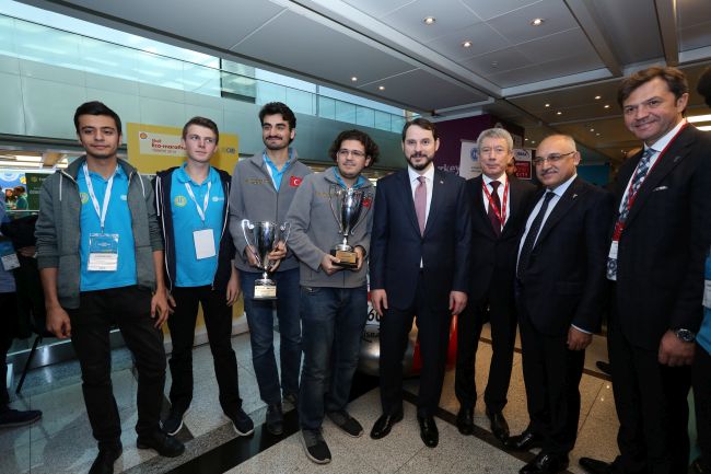 Shell Eco-marathon Türkiye’nin kazananları ödüllerini Enerji Bakanı Berat Albayrak’tan aldı