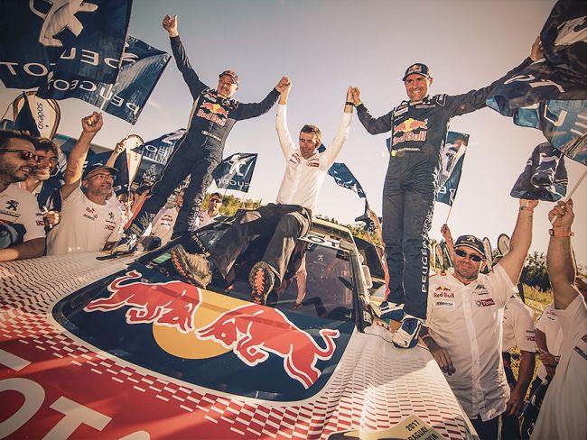 Peugeot Dakar’da podyumu kapattı  İlk 3’te 3