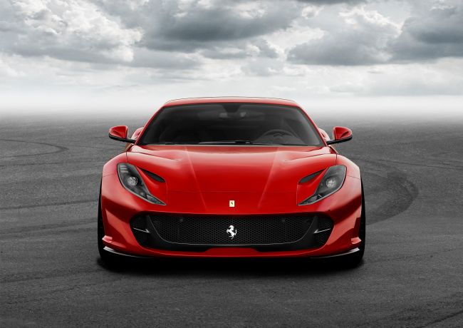 Ferrari’den 812 Superfast Sürprizi!  