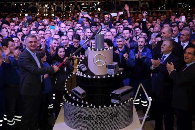 Mercedes-Benz Türk 50. yılını tüm çalışanları ile coşkuyla kutladı