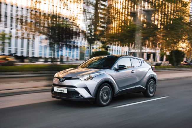 Toyota C-HR ile Hafta Sonunu Renklendirin