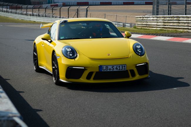 Yeni 911 GT3 Nurburing’de  kendi rekorunu kırdı!