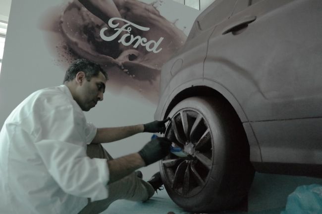 Yeni Kuga çikolatadan heykeli ile “Bir Başka”