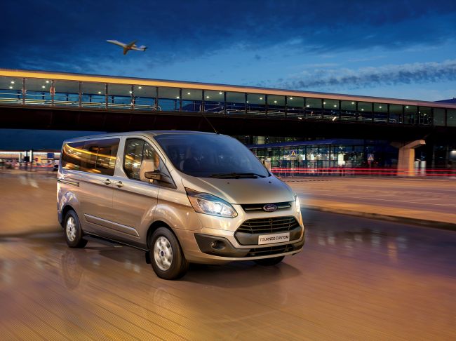 Otomatik şanzıman ve havalı süspansiyonu ile Ford Tourneo Custom yeni konfor alanı