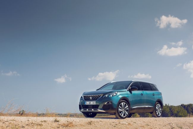 Yeni SUV PEUGEOT 5008  SUV dünyasına tamamen yeni bir soluk