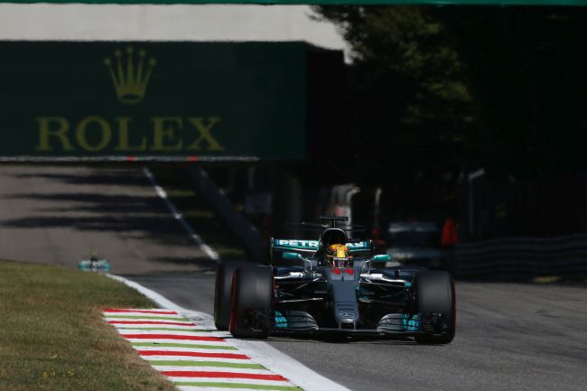 Mercedes AMG Petronas Malezya’da da zirve peşinde