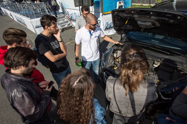 Ford Sürüş Akademisi, genç sürücüleri Avrupa Şampiyonu pilot Murat Bostancı ile eğitti