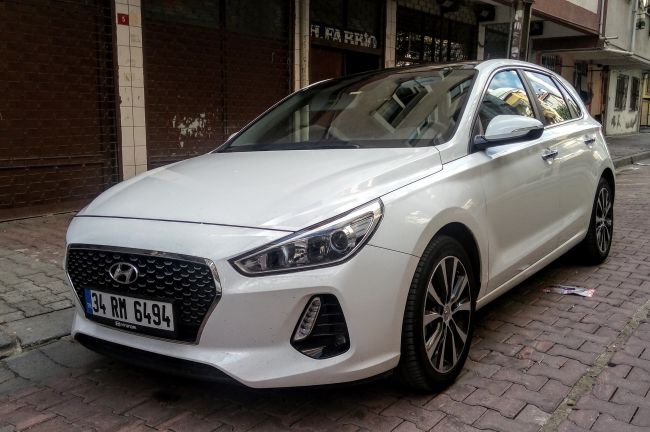 Hyundai i30 1.4 Elite DCT Testi