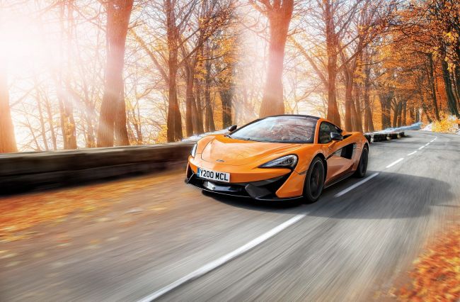 Pirelli ile işbirliği yapan McLaren, Sports Series modellerine özel lastik ve jant takımıyla kışa hazır