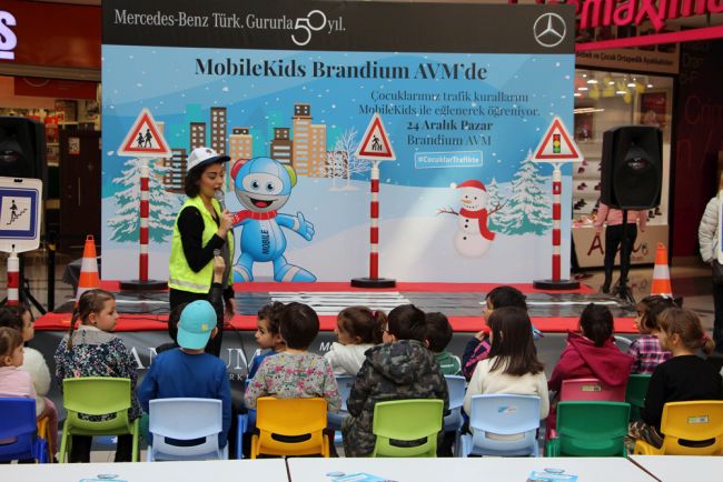 Mercedes-Benz Türk’ün MobileKids Trafik Eğitim Projesi, İstanbul’da çocuklarla buluştu