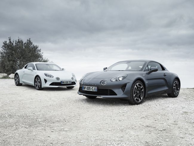 Alpine A110’un iki yeni versiyonu Cenevre Uluslararası Otomobil Fuarı’nda