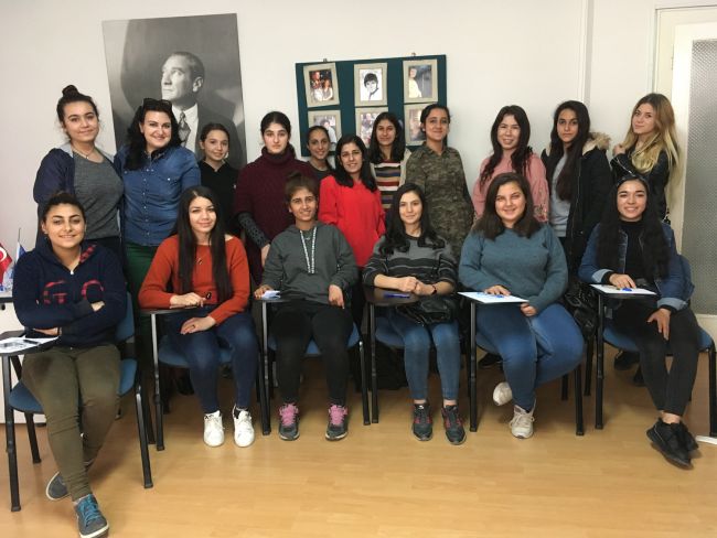 Mercedes-Benz Türk, Mersin’deki yıldız kızlarıyla buluştu