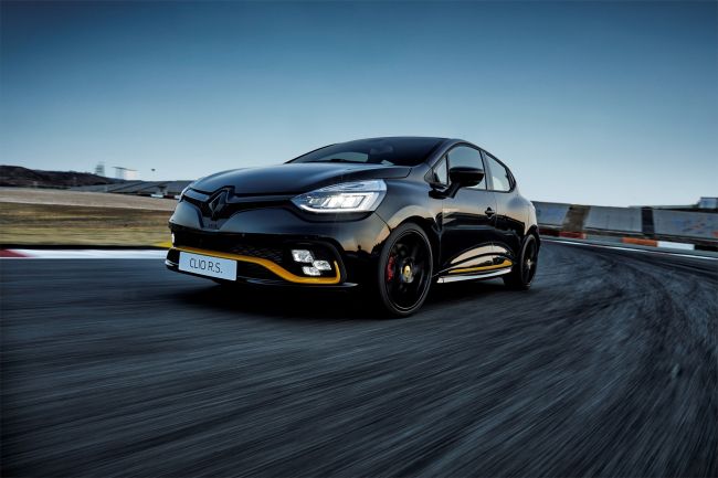 Clio ve Megane R.S. Ailesi Yenilendi