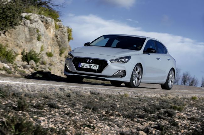 Hyundai i30 Fastback Avrupa’da Yollara Çıktı