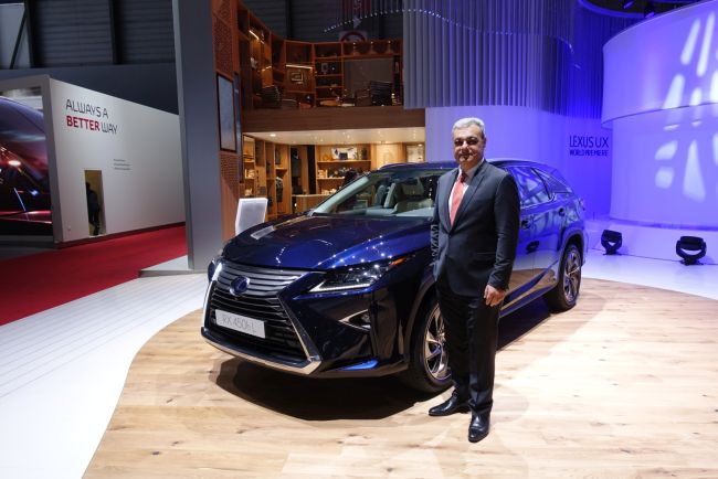 Lexus Cenevre’de Yeni Yıldızı UX Modelini Tanıttı