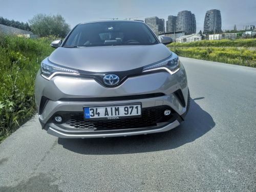 Toyota C-HR 1.8 Hybrid Diamond E-CVT Testi