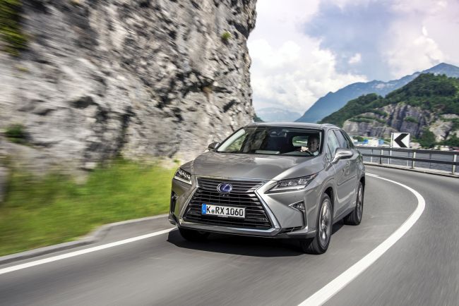 7 Kişilik Lexus RX L Fonksiyonelliği ve Lüksü Buluşturuyor