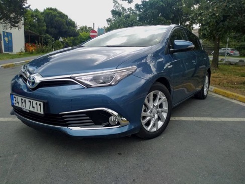 Toyota Auris 1.8 Hybrid Premium Testi