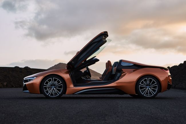 Engine of The Year 2018 ödülünün sahibi BMW i8