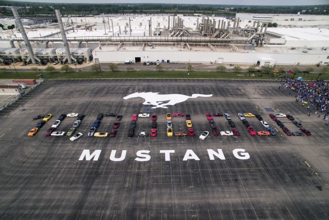 10 milyonuncu Ford Mustang banttan indi!