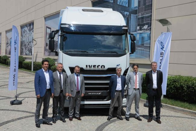 Iveco’dan Türkiye’nin ilk LNG’li kamyonları. 1 depoyla 1.600 km yol gidiyor!!