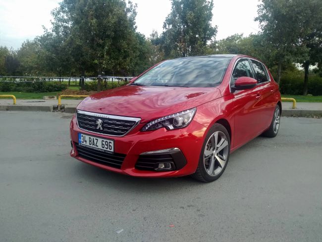 Peugeot 308 1.6 BlueHDi Allure EAT6 Testi