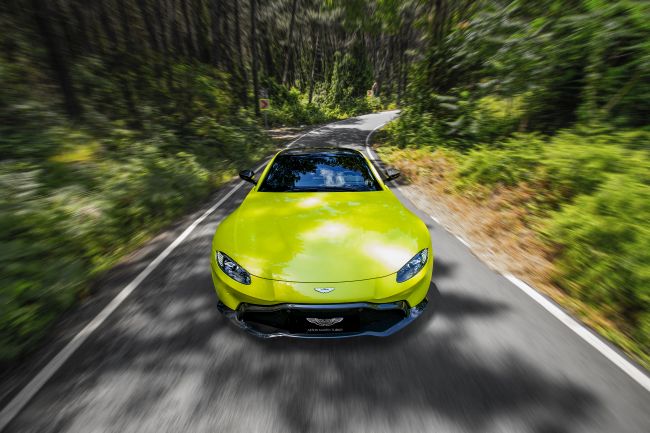 Aston Martin Vantage Renklendi