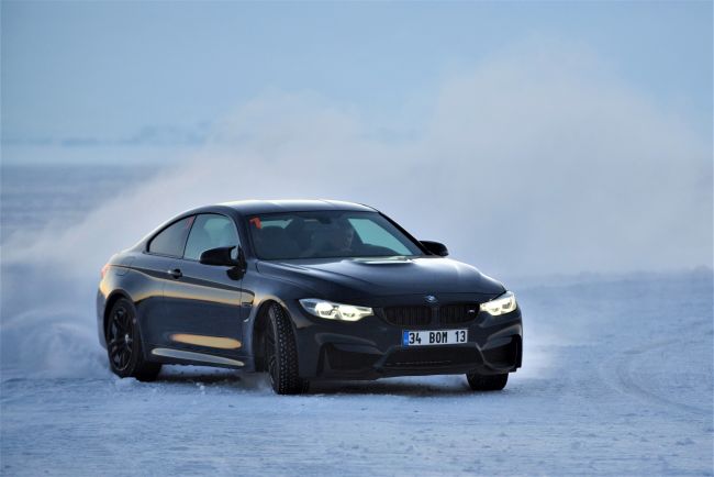 Borusan Otomotiv Motorsport Çıldır Gölü Üzerinde Kar ve Buz Sürüş Eğitimi Veriyor