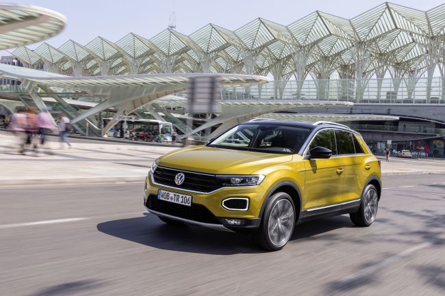 Volkwagen’in yeni SUV’u  T-Roc showroomlarda yerini aldı