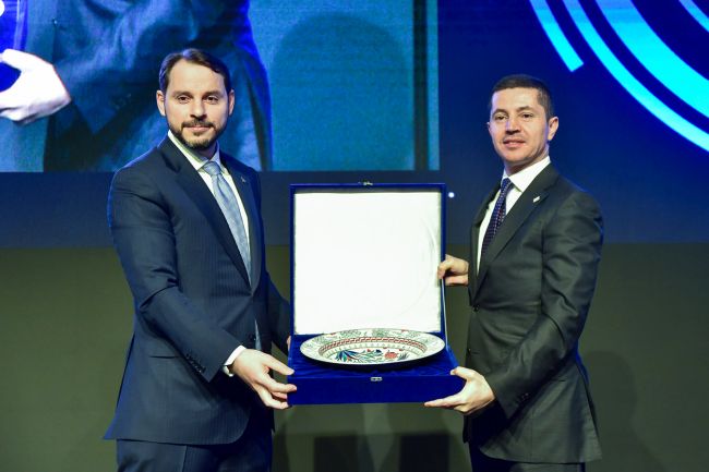 Bakan Albayrak “Otomotiv Sektöründe Eldeki KDV Uyuşmazlığını Çözdük”