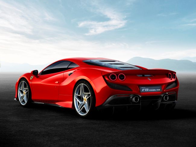 Ferrari’den 720 HP’lik F8 Tributo Sürprizi!