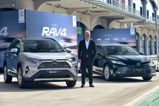 Toyota Türkiye’de Hibrit Ürün Gamını Yeni Camry Hybrid ve Yeni RAV4 Hybrid ile Genişletti