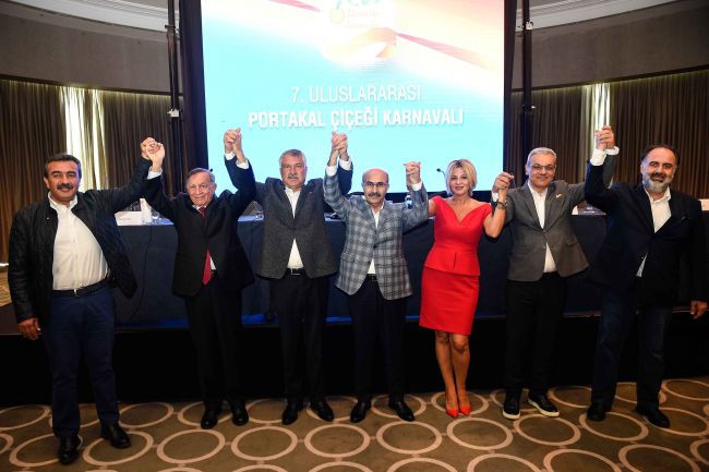 Adana’da Eller Hoşgörü, Sevgi ve Kardeşlik için Kenetlendi