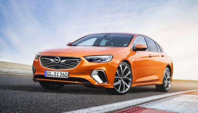 Opel Insignia “2019 Yılın Dört Tekerlekten Çekişli Otomobili” seçildi!