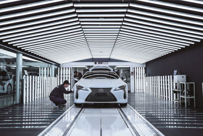 Lexus’un Kusursuzluk Formülü: El İşçiliği ve Yenilikçi Teknolojile