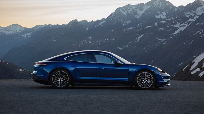 Ve karşınızda Porsche’nin  ilk tamamen elektrikli spor otomobili: Porsche Taycan