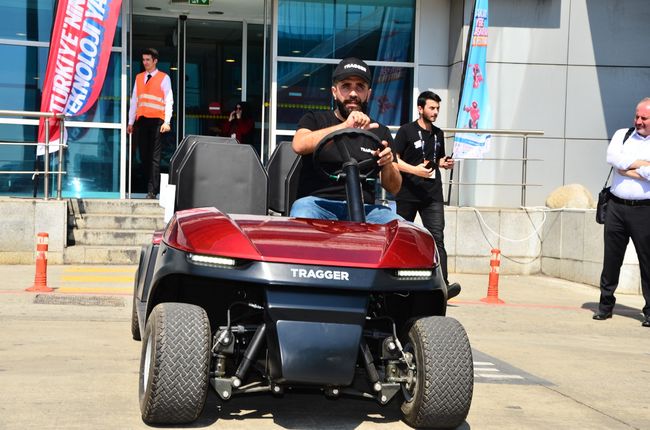 Yerli ve milli %100 elektrikli TRAGGER T-Car Teknofest’te yoğun ilgi gördü