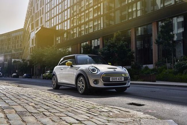 Tamamen Elektrikli MINI Cooper SEFrankfurt’ta Otomobilseverlerle Buluşuyor