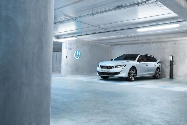 Yüksek verimlilik seviyesiyle Peugeot 508 Hybrid ve 508 SW Hybrid