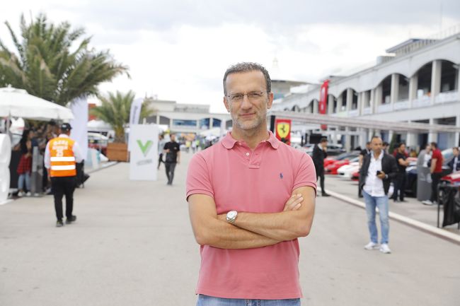 Otomobil ve motosiklet tutkunlarını buluşturanV Weekend Motoring başladı 