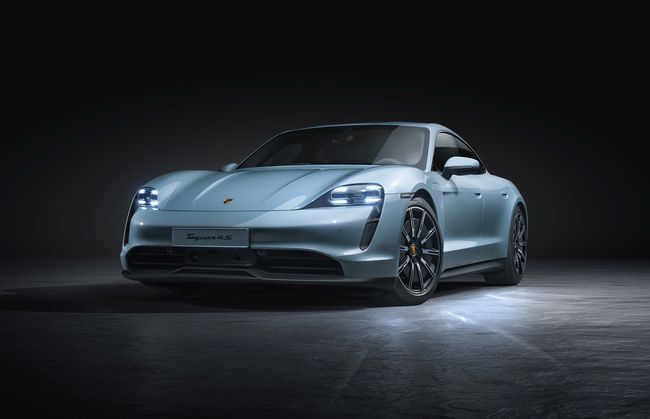 Porsche’nin Tamamen Elektrikli Spor Otomobil Ailesinin En Yeni Üyesi: Taycan 4S