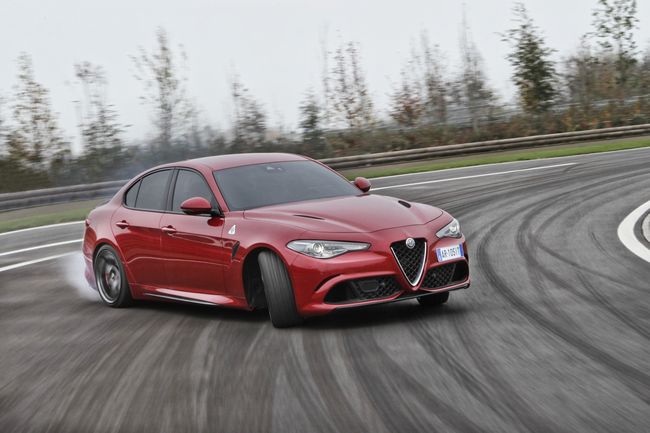 What Car’dan Alfa Romeo Giulia’ya Ödül