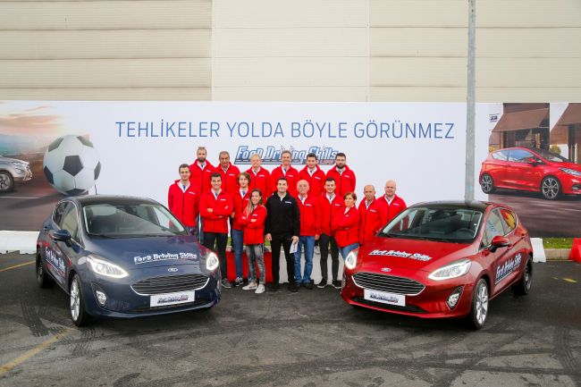 Ford Sürüş Akademisi, şampiyon pilotlar eşliğinde genç sürücüleri bilinçlendirdi​
