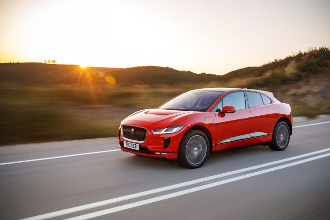Tamamen Elektrikli Jaguar I-PACE‘Altın Direksiyon’un Sahibi Oldu