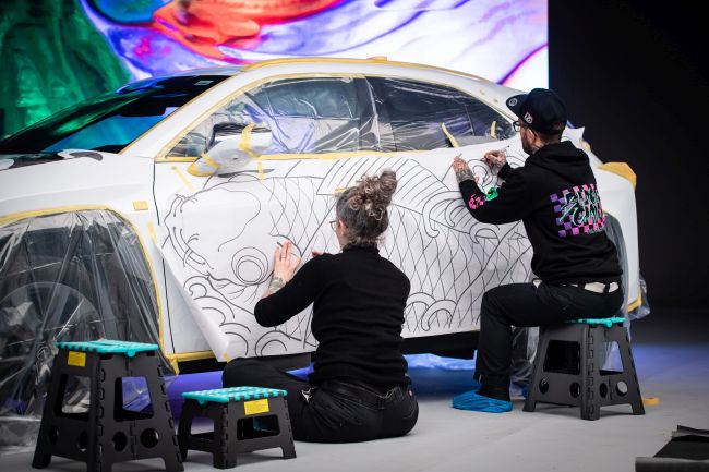 Lexus Dünyanın İlk Dövmeli Aracını Sergiledi