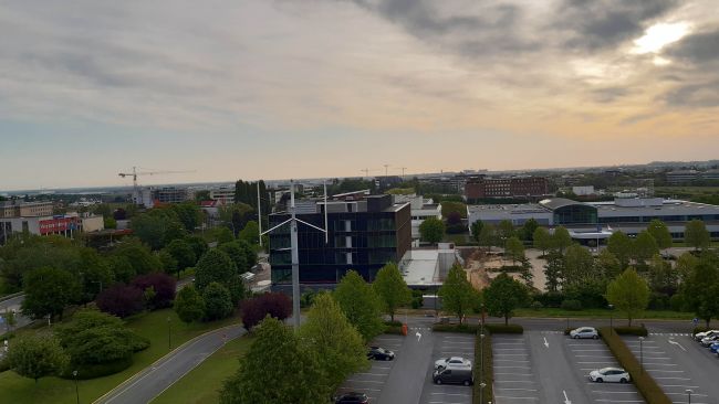 Toyota Avrupa’daki Merkezi’ne Rüzgar Türbini ve Güneş Panelleri Yerleştirdi