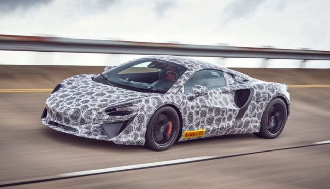 2021 McLaren V6 modeli kamuflajıyla  servis edildi